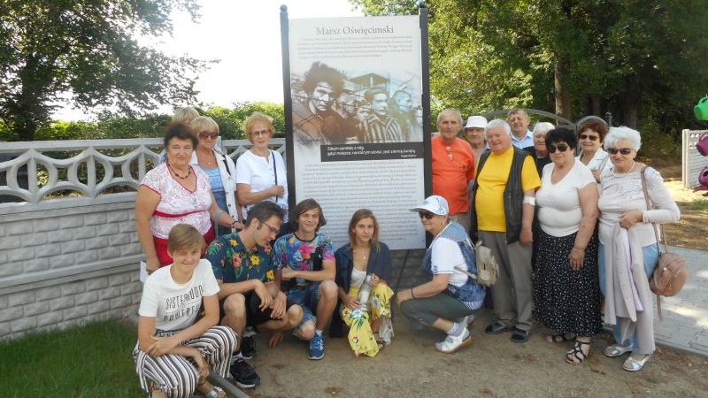 2019 07 Glucholazy pomnik 2